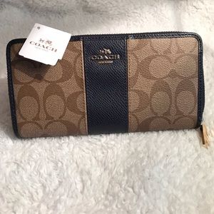 🌼 NWT Coach Accordion Wallet